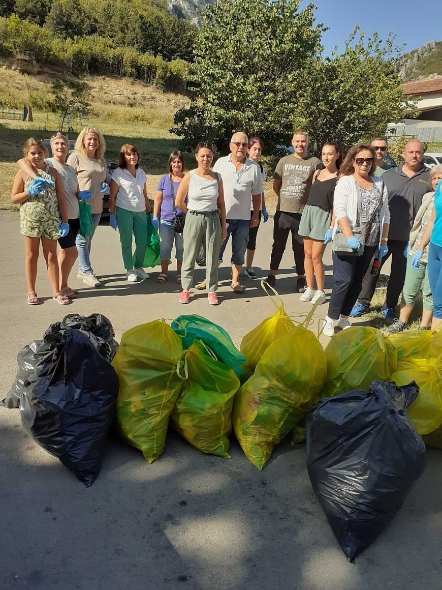 РИОСВ-Враца проведе инициатива за почистване на отпадъци 