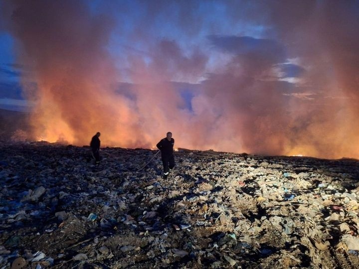 Избухна пожар в Регионалното депо край Костелево