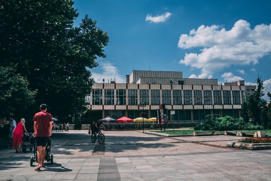 Ремонтират театъра в Монтана