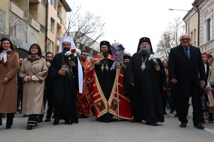 Видинският митрополит Пахомий бе тържествено посрещнат във Видинска епархия