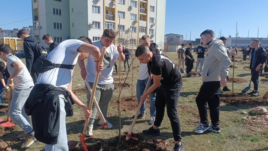 Над 1000 ученици и доброволци се включиха в кампанията “Зелена Враца”
