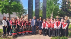С тържество на градския площад Мездра чества празника на града - 6 май /Гергьовден/ 