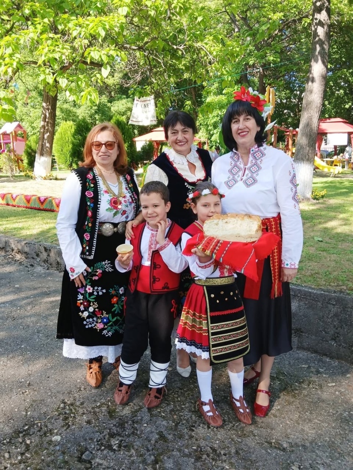 Детски фолклорен фестивал „Славеево изворче”