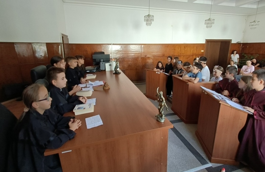 Симулиран съдебен процес на тема „Гората срещу Вълкът“  
