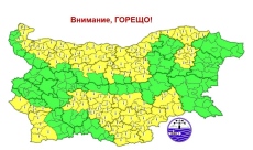 Опасно горещо в петък: Жълт код за екстремни жеги в 18 области