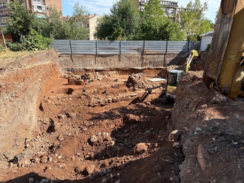Преместват каменният зид, открит при разкопки в центъра Враца