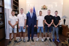 Правителството поздрави млади доброволци, участвали в гасенето на пожари
