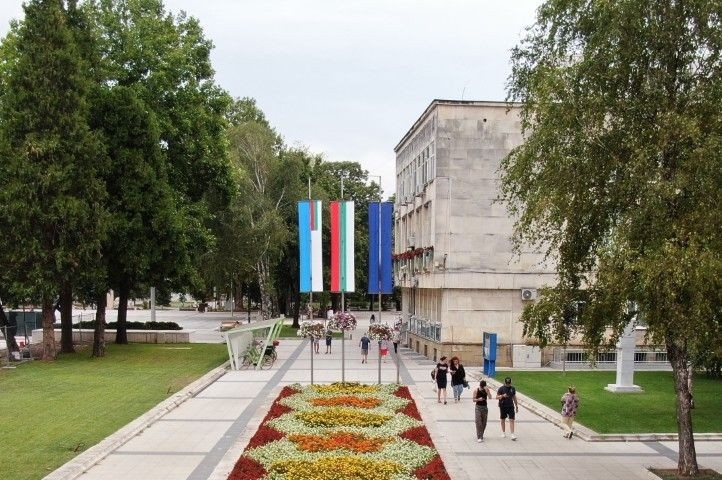 Община Монтана продължава интеграцията на ромски деца в училище