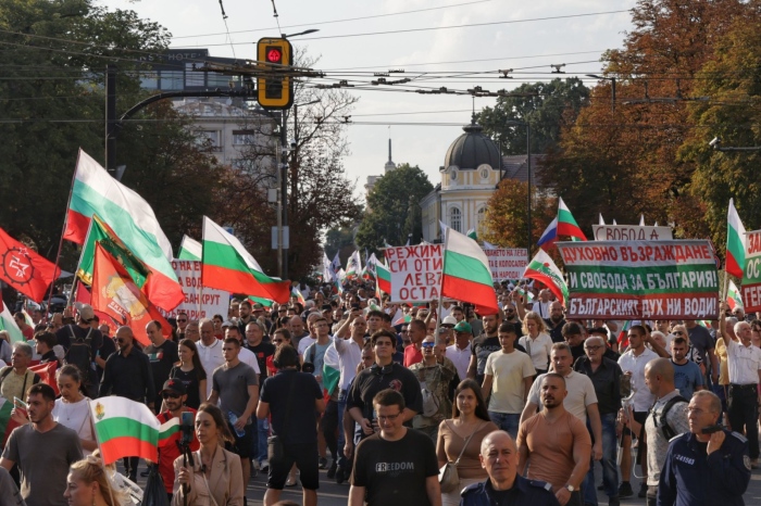 30 хиляди българи протестираха срещу правителството в София
