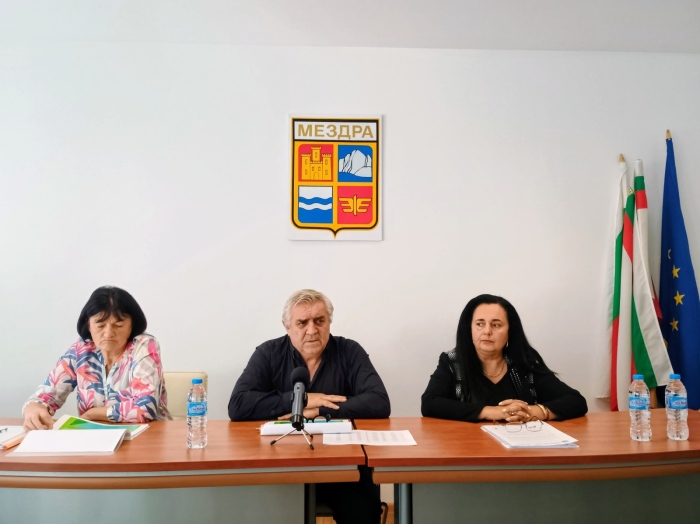 Публично обсъждане на отчета на общинския бюджет за 2024 г. се проведе в Община Мездра 