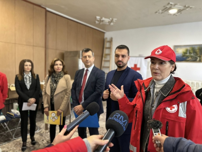 БЧК раздава пакети с храни в област Враца