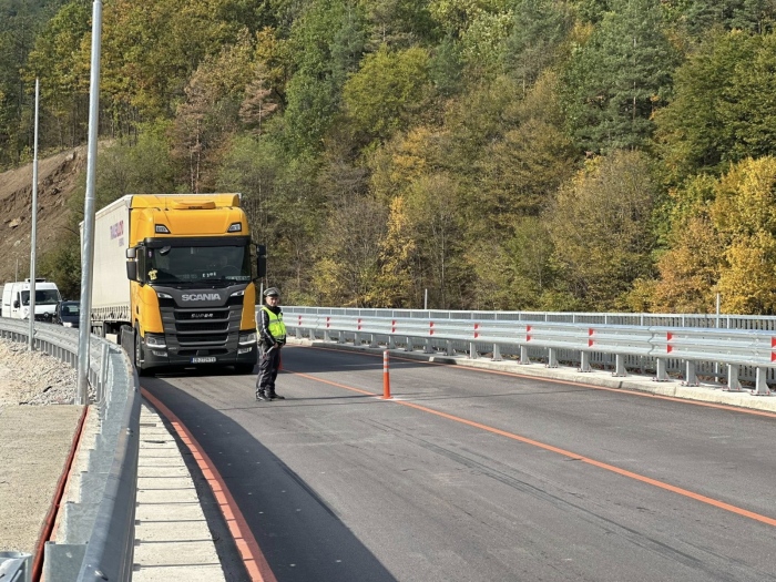 АПИ поставя гъвкави ограничители в натоварени участъци от път I-1 Мездра - Ботевград