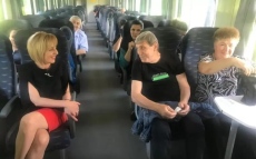 Манолова поиска министрите и депутатите да последват примера на президента