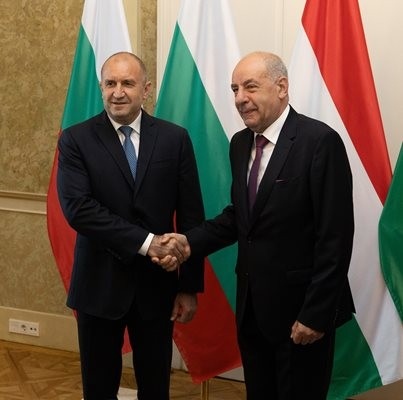 Румен Радев посрещна президента на Унгария