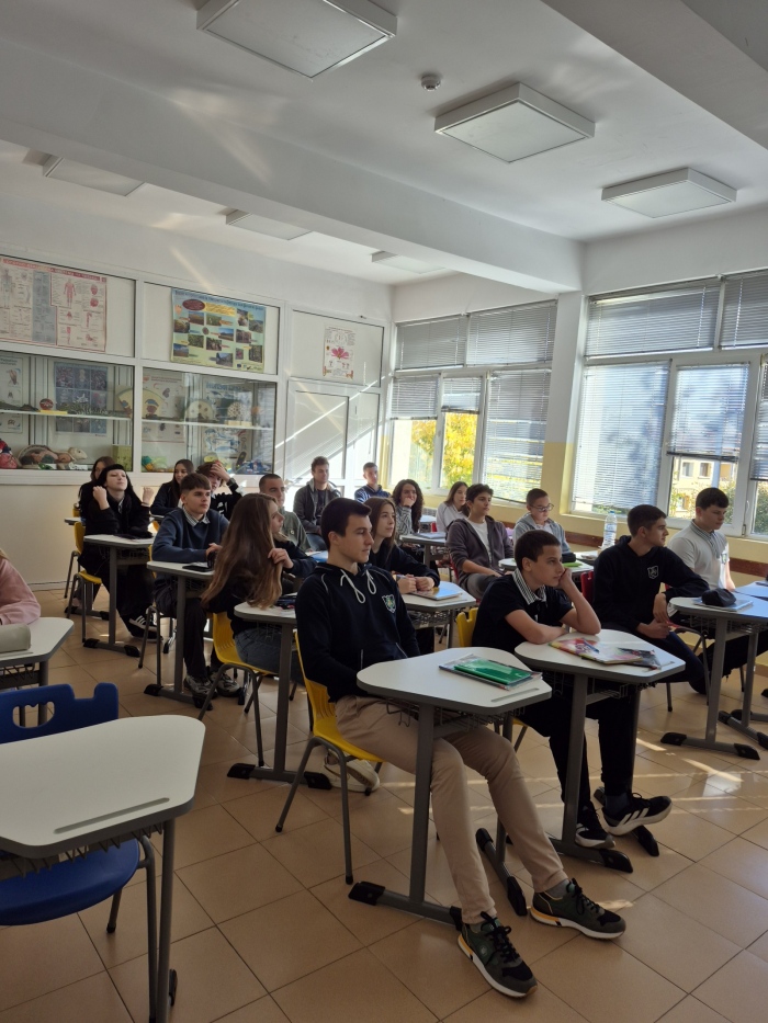 Деветокласници от ППМГ - Враца участваха в образователна лекция по пулмология