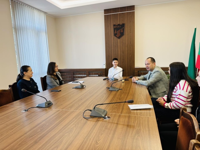 Ученици управляваха за един ден Община Враца