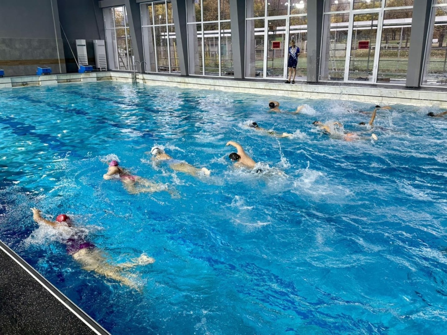 Спортните клубове вече тренират  в обновения покрит плувен басейн във Враца 