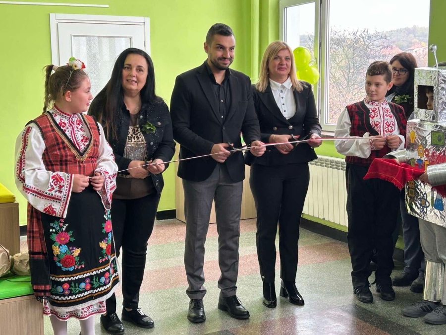 Откриха СТЕМ център в ОУ “Св. св. Кирил и Методий” в Мездра