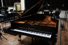 Симфониета-Враца представя специалния си новозакупен роял