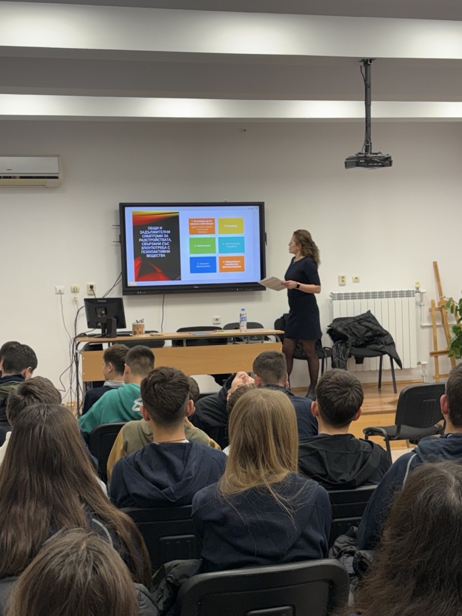 Осмокласници от гр. Враца взеха участие в образователна лекция 
