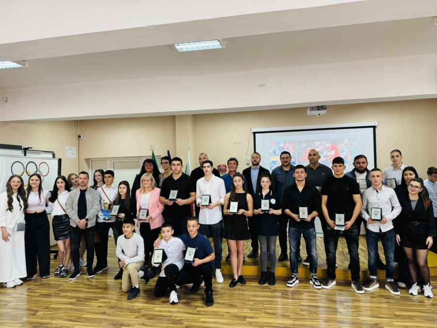 Отличиха най-добрите спортисти на СУ „Св. Климент Охридски“ – 2025