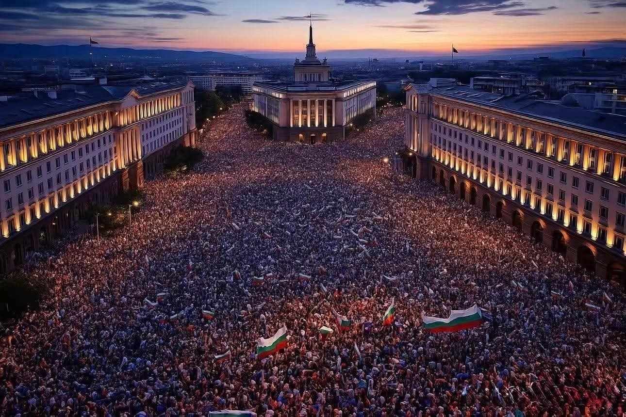 Масови протести в столицата и страната срещу бюджетната политика и властта 