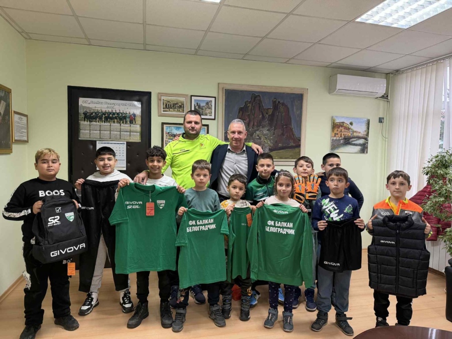 Пълна спортна екипировка за малките футболисти на \