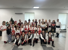 Танцов състав „Радост“ очарова публиката с ревю на носии