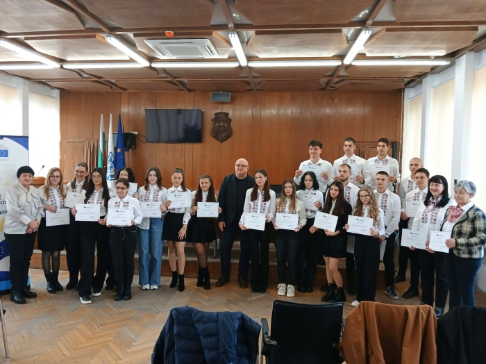 Кметът на Видин връчи грамоти на ученици от ГПЧЕ