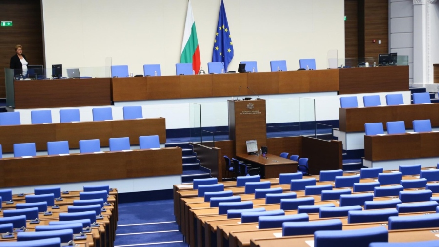 Депутатите излизат в 3-седмична ваканция за Коледа и Нова година