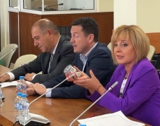 Манолова към КЕВР: Не увеличавайте цената на водата от 1 януари!