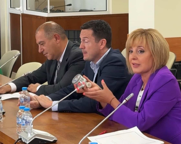 Манолова към КЕВР: Не увеличавайте цената на водата от 1 януари!