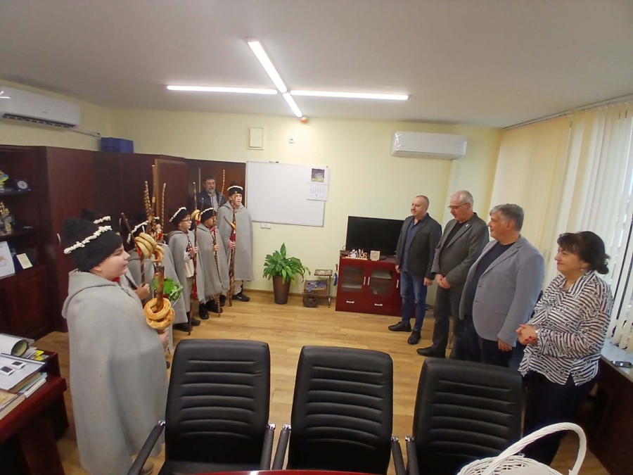Ръководството на община Видин посрещна коледарите 