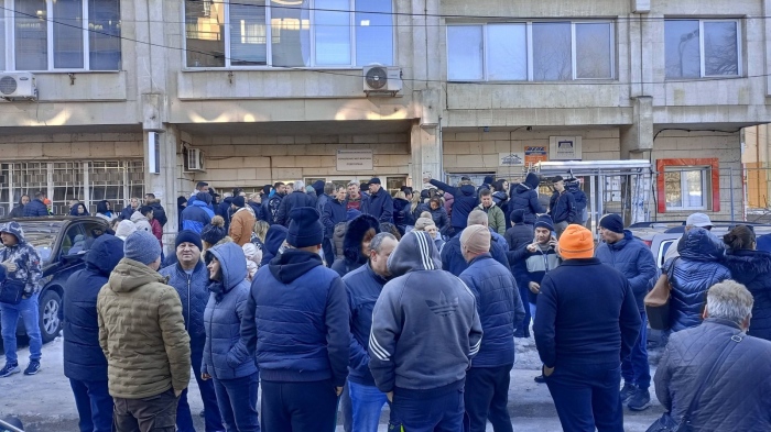 Протест във Врачанско заради чести спирания на тока след първия сняг