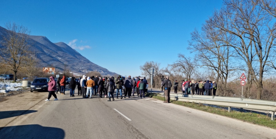 Втори ден на протести във Врачанско заради спиране на тока