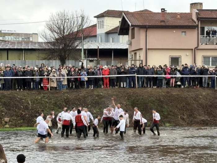 Ивайло Тодоров хвана Богоявленския кръст в Монтана