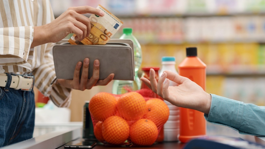 Lidl отчита около 20% ръст на плащанията в брой в първите дни на двойно обращение