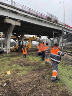 Монтират предпазна ограда край ж.п.линията във Враца
