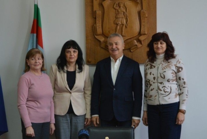 Кметът на Монтана подписа договор със социалните партньори в образованието