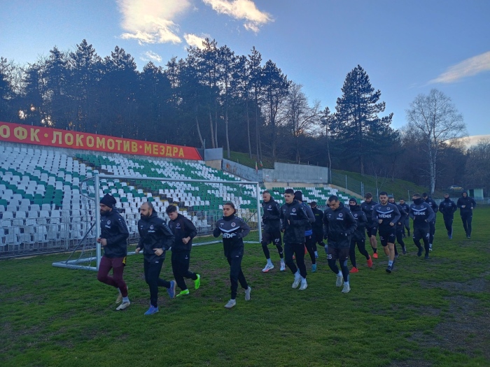 Третодивизионният ОФК „Локомотив“ Мездра започна зимната си подготовка