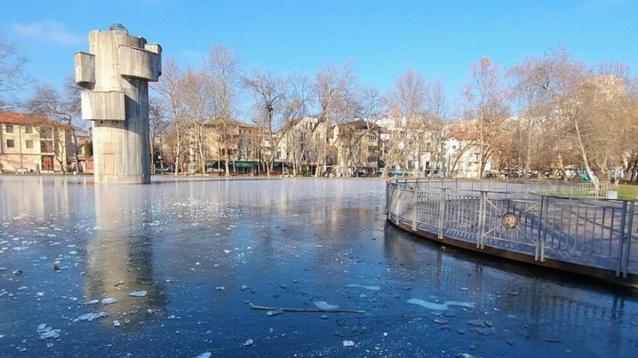 Замръзна езерото „Монтанезиум“ в Монтана