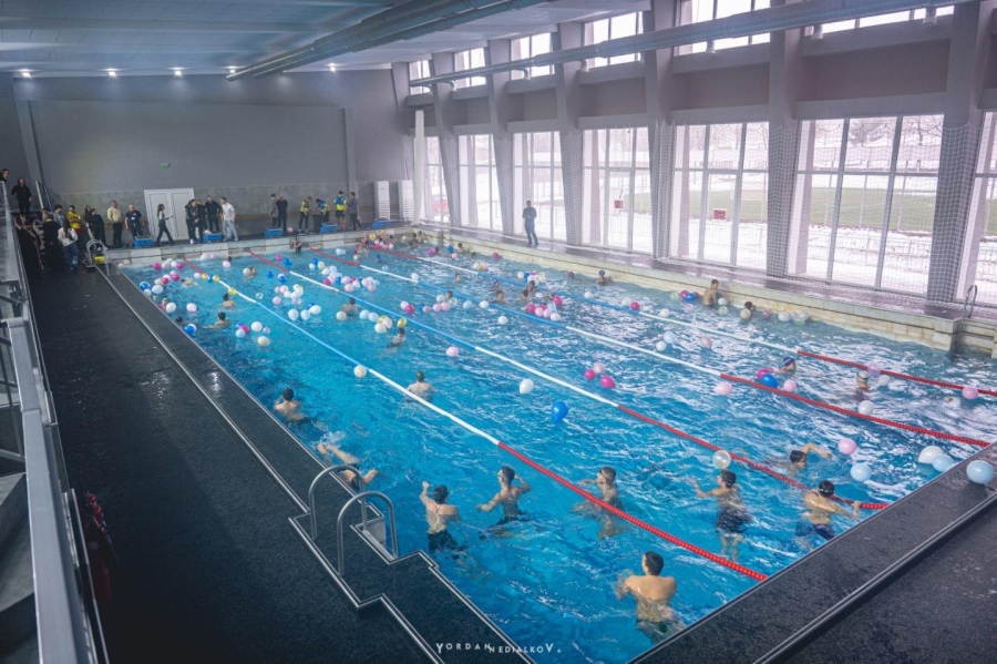 Откриха обновения покрит плувен басейн във Враца 