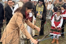 Областният управител на Видин участва в ритуалното зарязване на лозята в  Ново село