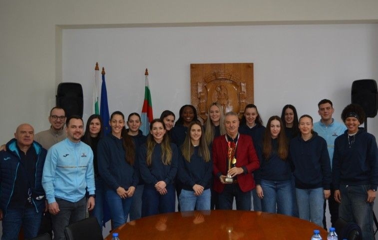 Отборът на Монтана по баскетбол-жени спечели за 10-ти път Купата на България