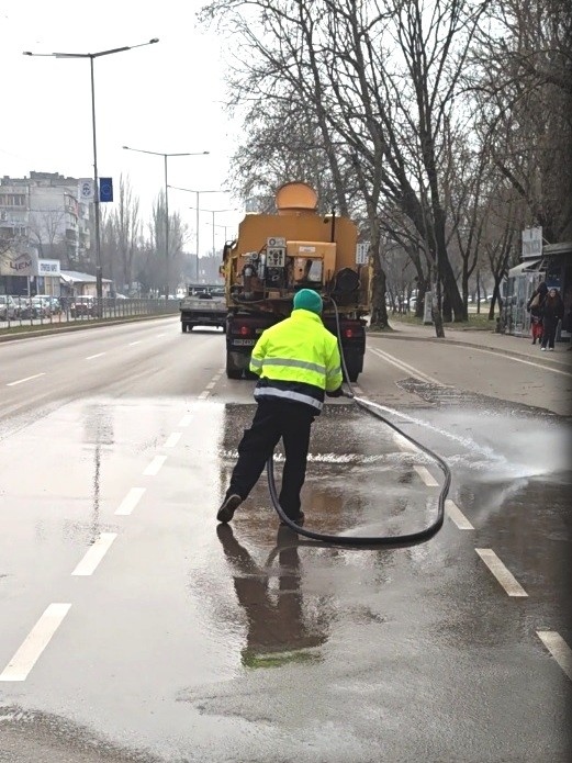 Във Видин започна миенето на улиците