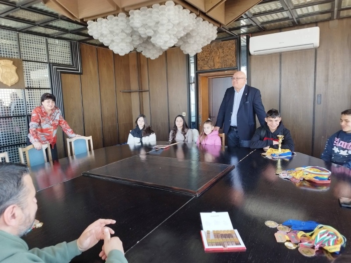 Ръководството на Община Видин поощри млади видински атлети