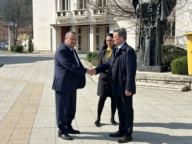 Областният управител посрещна министъра на труда и социалната политика 