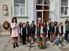 НУ „Иванчо Младенов“ отбелязва патронния си празник