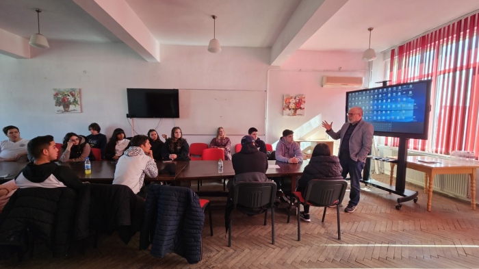 Директорът на Врачанския театър се срещна с ученици от ПГТР