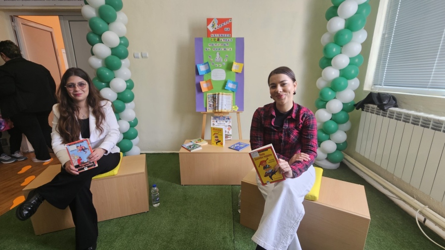 Актриси от Врачанския театър се включиха в Маратона на четенето в Мездра